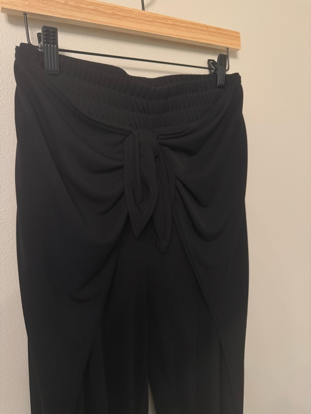Cinq à Sept Gizele Matte Jersey Tie Front Jogger Pants Black Size M - Picture 5 of 7